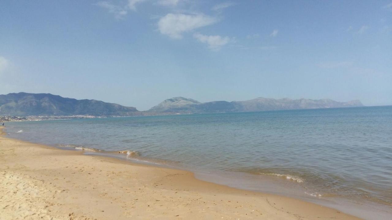 Doride Appartamento Sulla Spiaggia Balestrate Eksteriør billede